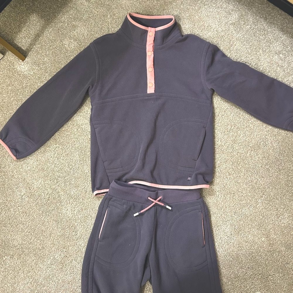 Athleta Girls two piece outfit.
